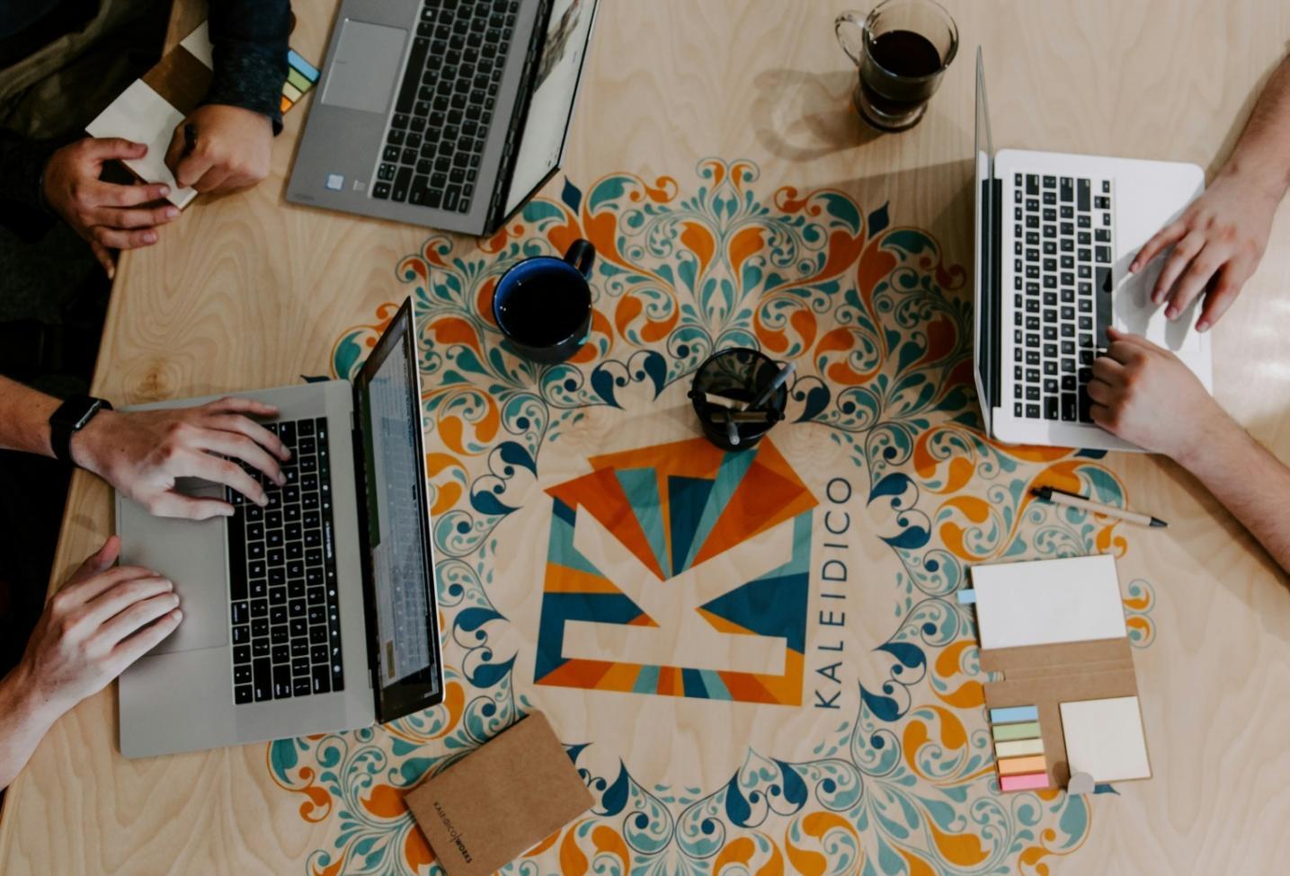 Processo de design imersivo sendo desenvolvido em nosso laboratório de criação